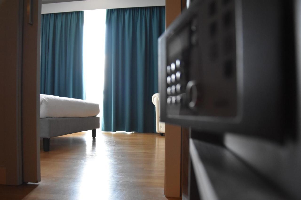 Hotel Motel Prestige Грульяско Екстер'єр фото