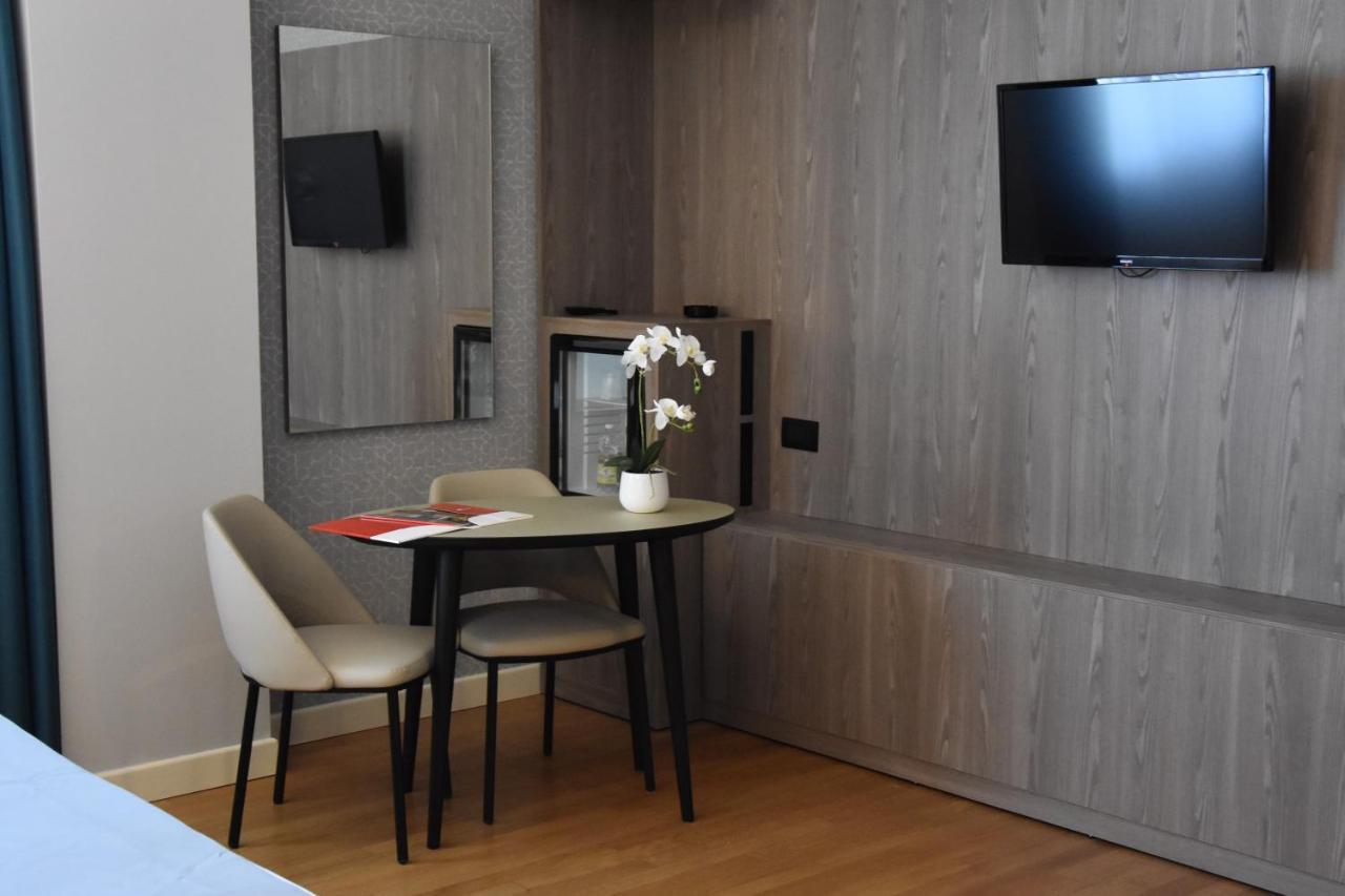 Hotel Motel Prestige Грульяско Екстер'єр фото