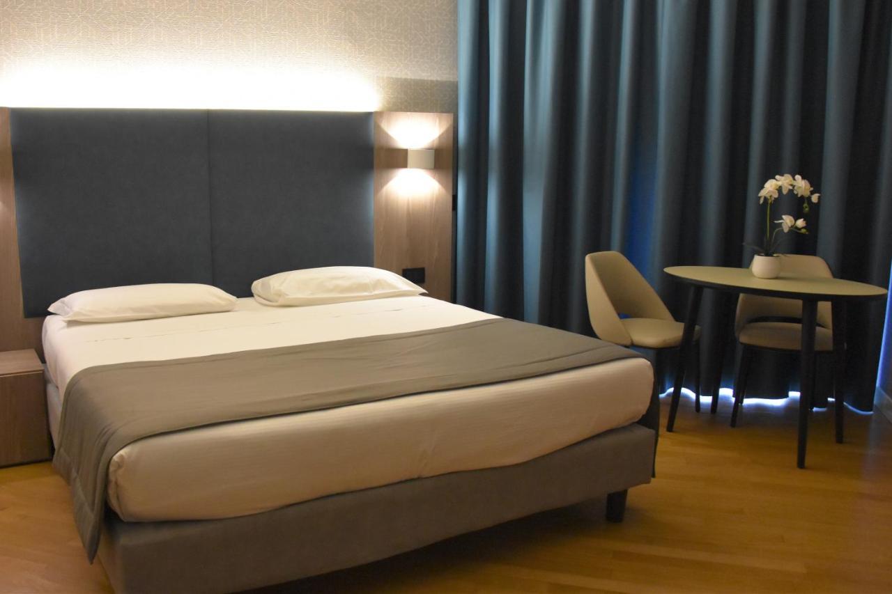 Hotel Motel Prestige Грульяско Екстер'єр фото
