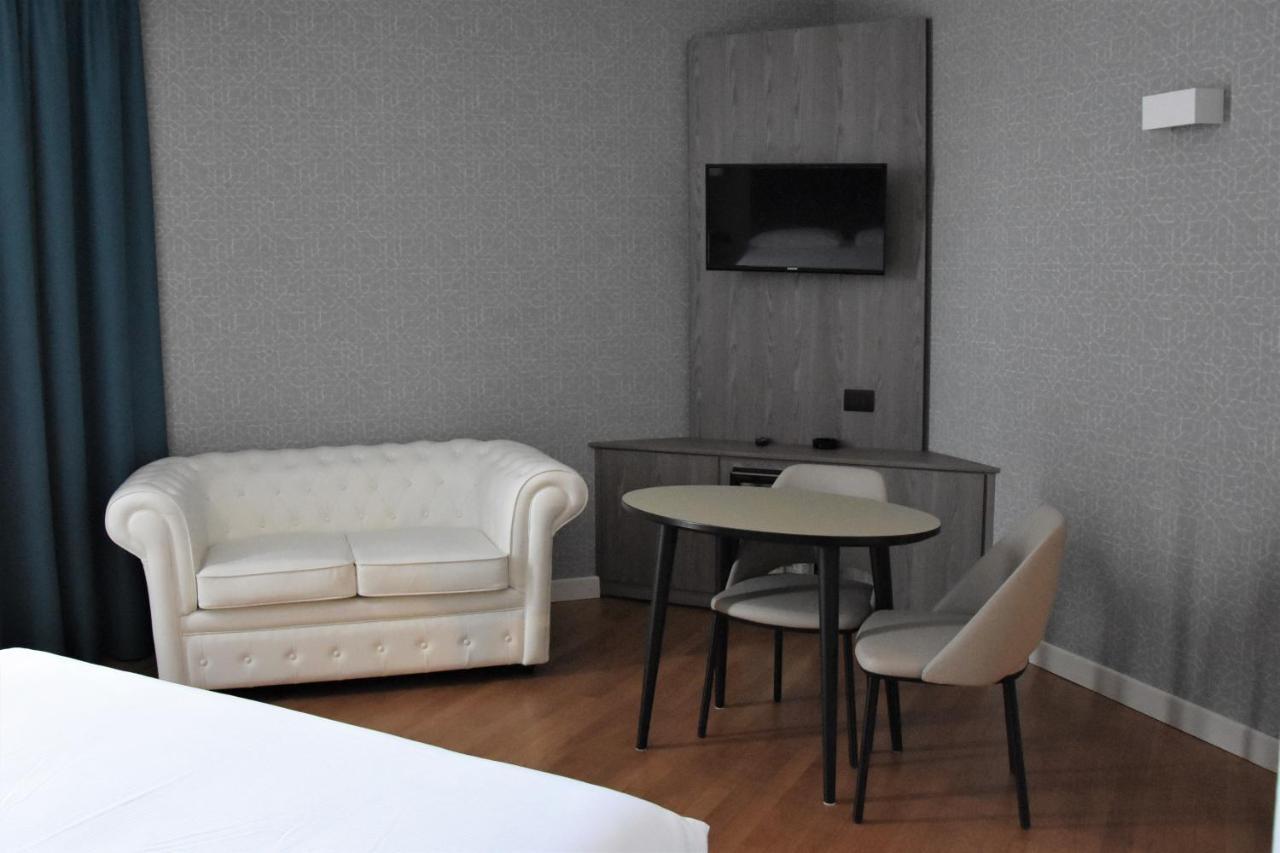 Hotel Motel Prestige Грульяско Екстер'єр фото