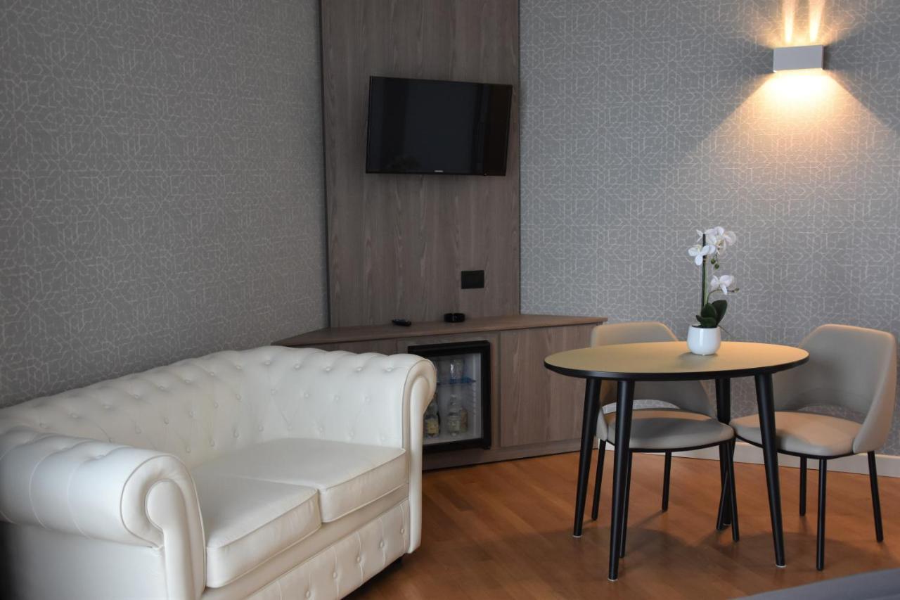 Hotel Motel Prestige Грульяско Екстер'єр фото