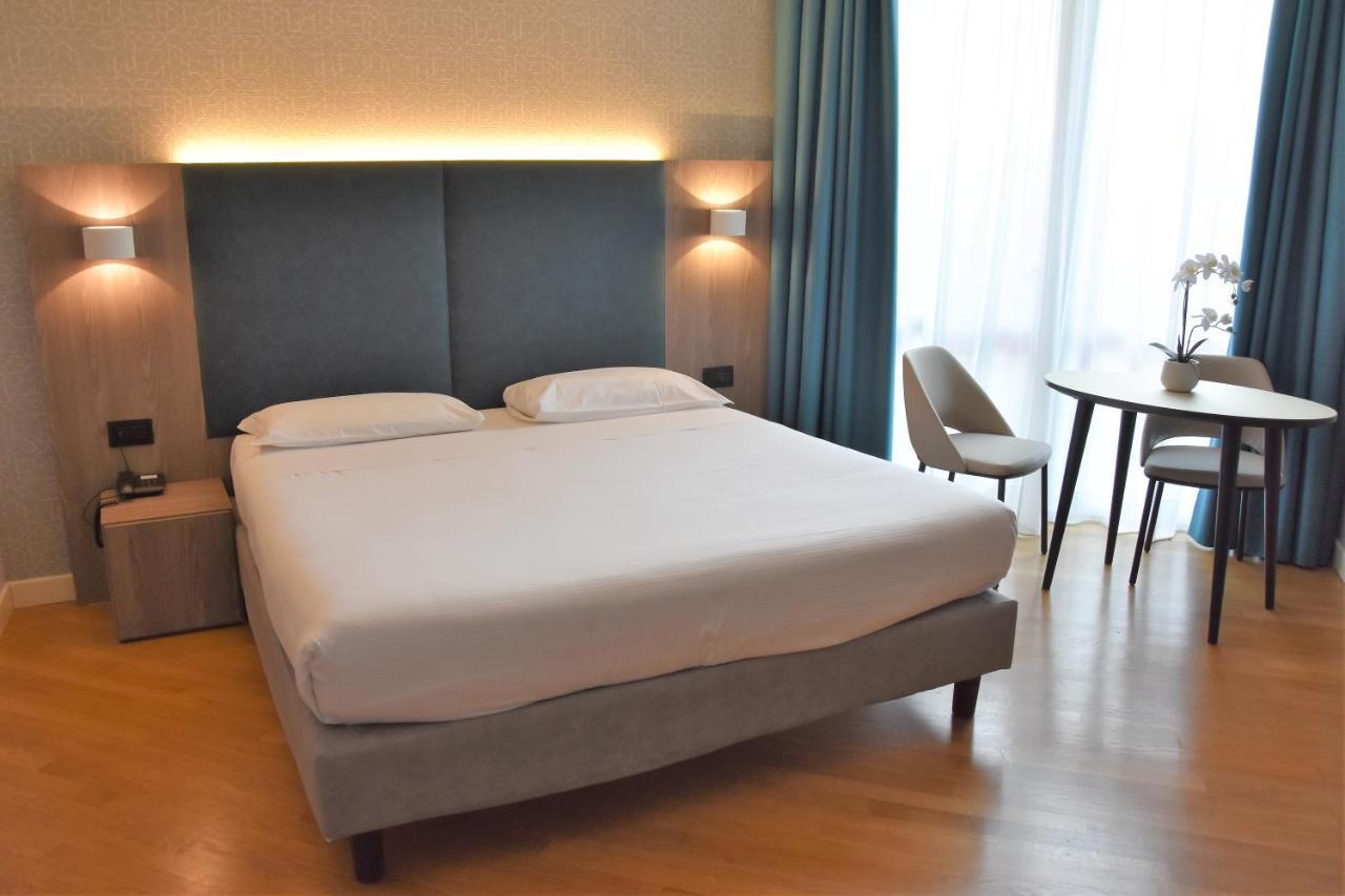 Hotel Motel Prestige Грульяско Екстер'єр фото