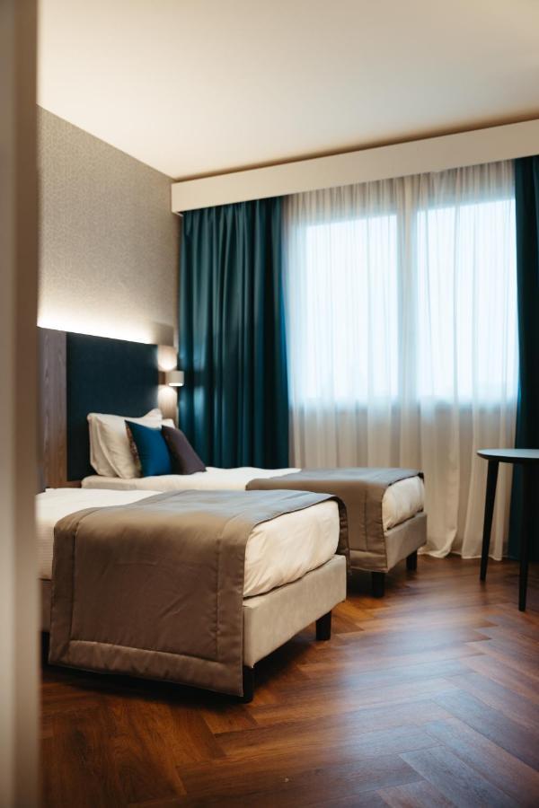 Hotel Motel Prestige Грульяско Екстер'єр фото