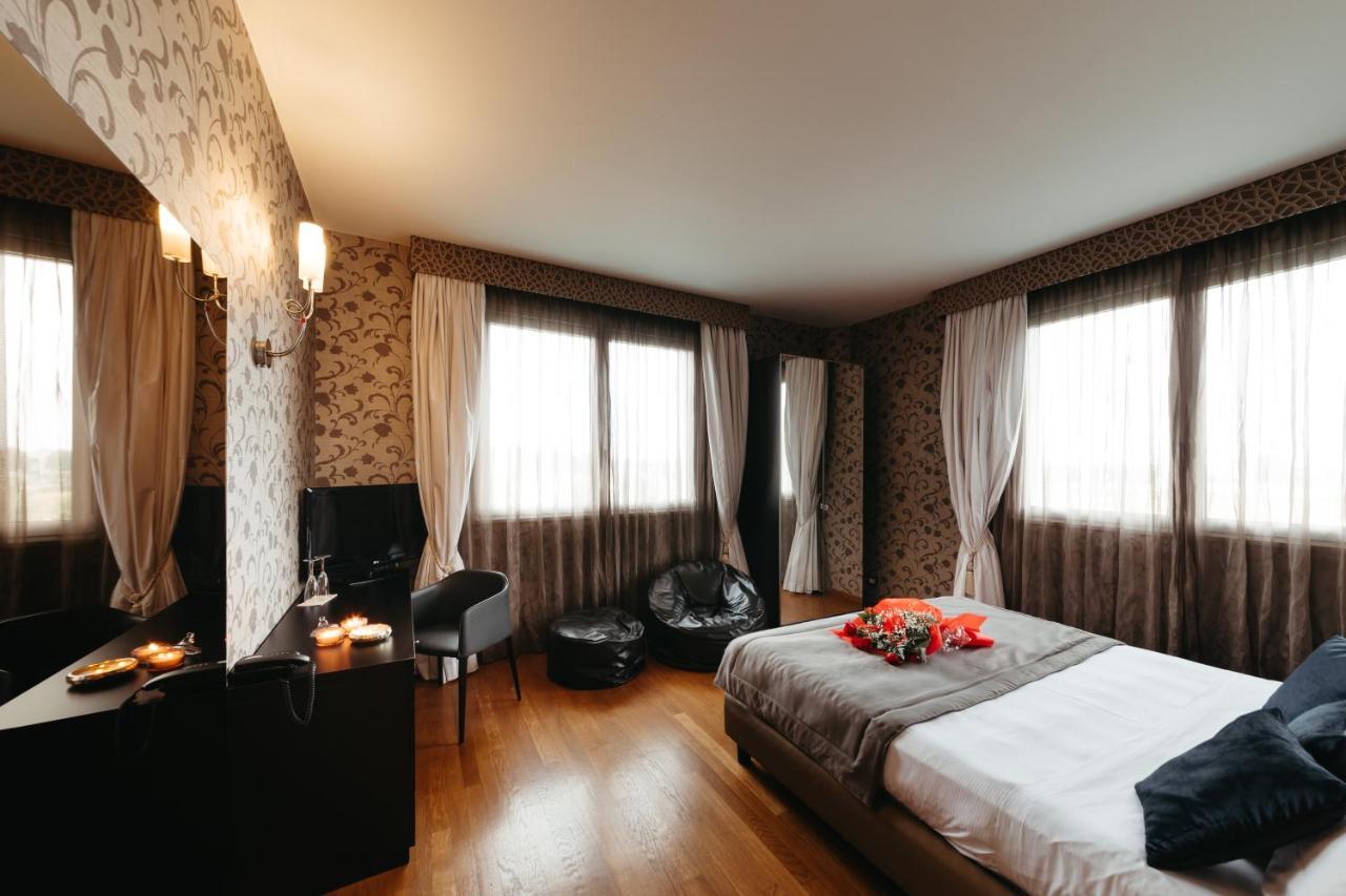 Hotel Motel Prestige Грульяско Екстер'єр фото