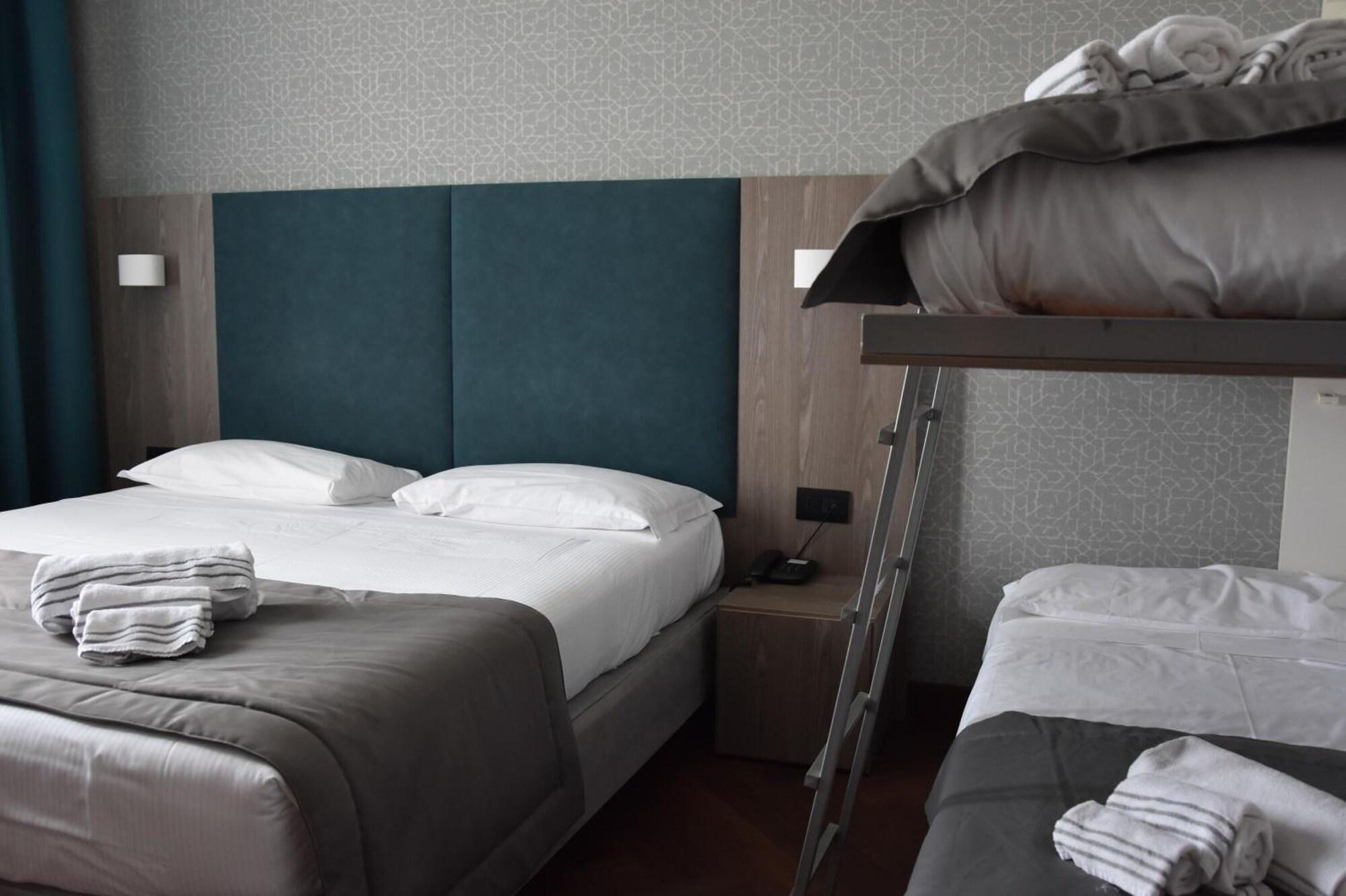 Hotel Motel Prestige Грульяско Екстер'єр фото