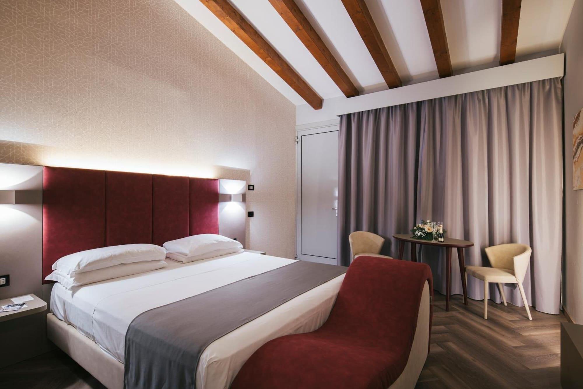 Hotel Motel Prestige Грульяско Екстер'єр фото